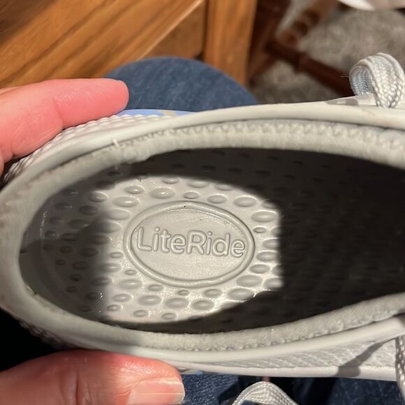 CROCS Literide Gray Women’s Size 7. - Picture 6 of 9